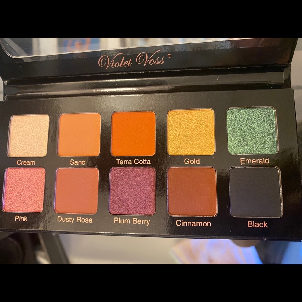 Essentials Eyeshadow Palette - Violet Voss